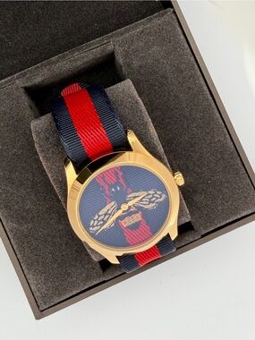 Gucci **NEW** G timeless Bee motif watch